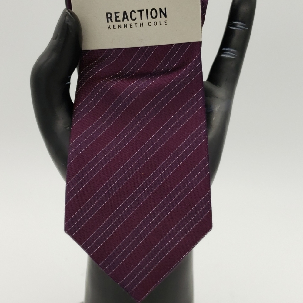 KENNETH COLE MAN TIE. - Picture 3 of 4